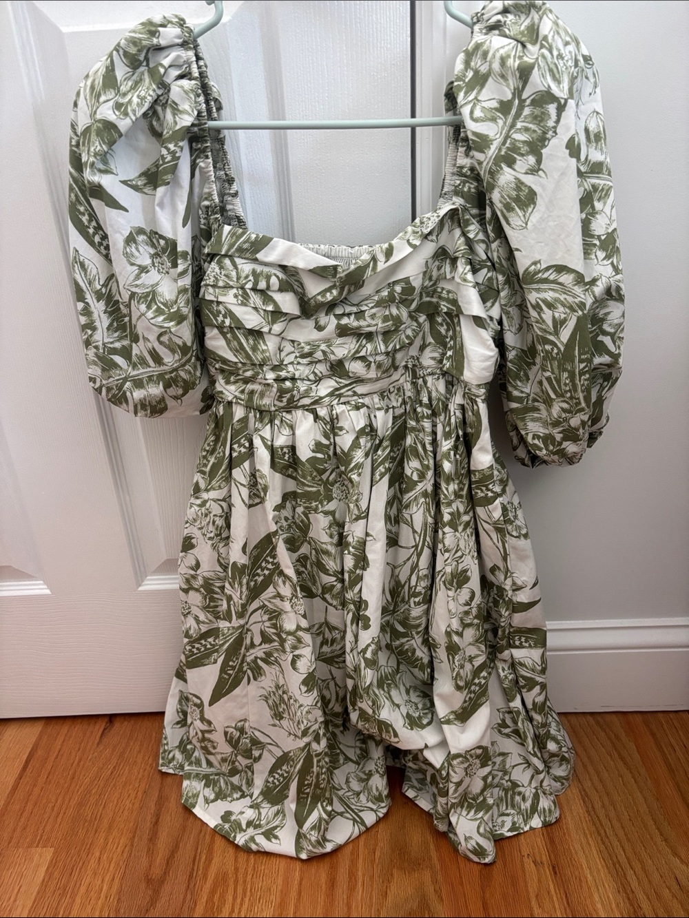 Women’s Puff-Sleeve Floral Abercrombie  Sundress in Olive Green and White